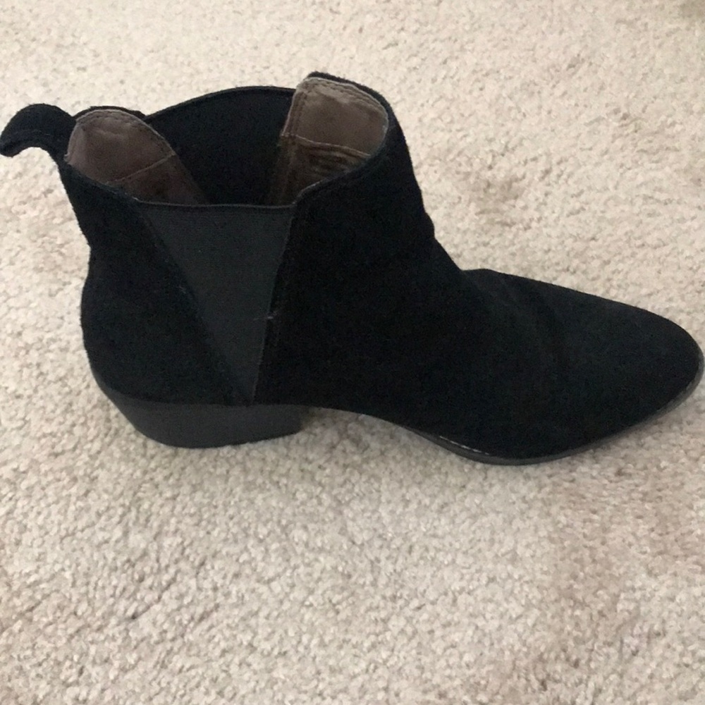 White mountain black suede boots